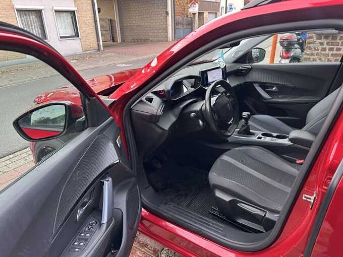 Peugeot 2008 1.2 I MET 56DKM Allure Pack HANDELAARS & EXPORT