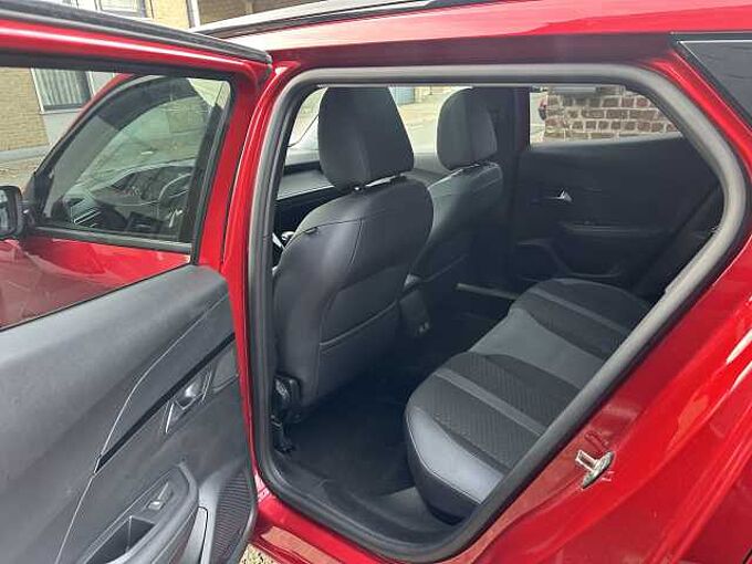 Peugeot 2008 1.2 I MET 56DKM Allure Pack HANDELAARS & EXPORT