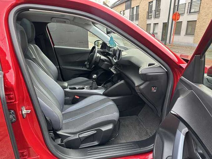 Peugeot 2008 1.2 I MET 56DKM Allure Pack HANDELAARS & EXPORT