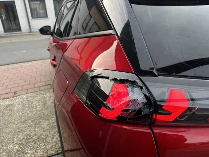 Peugeot 2008 1.2 I MET 56DKM Allure Pack HANDELAARS & EXPORT